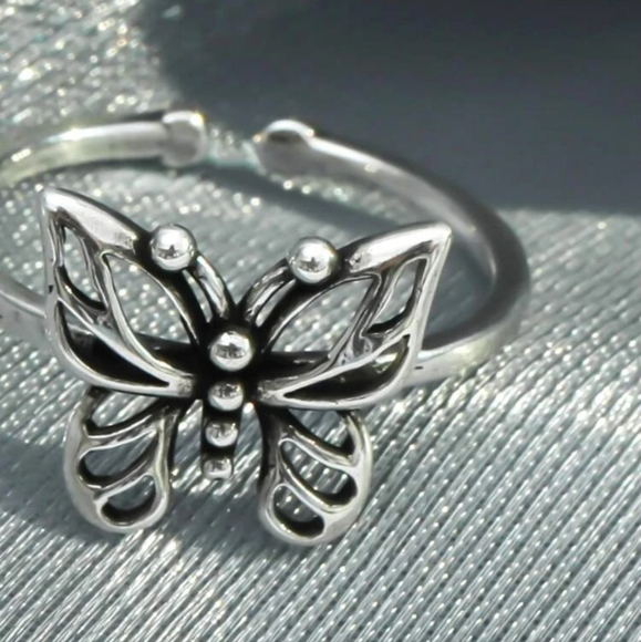 Butterfly Ring Silver Colored Adjustable Sizing OSFA - Picture 2 of 5